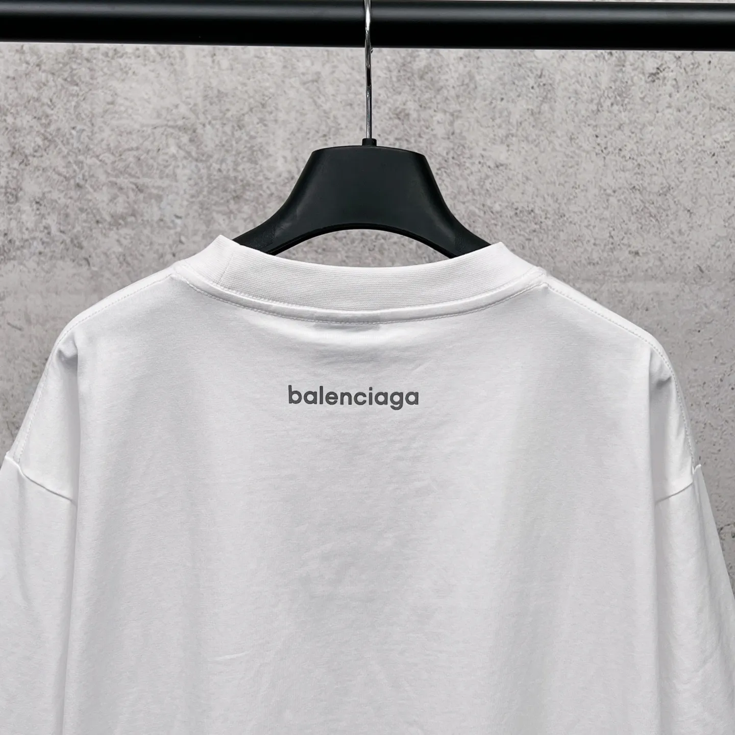 💰P 85 【 . Quality】 BALENCIAGA/ SS 26 New Arrival， LOGO T 。 ZP 。 260 ， . ， 。 。Classic ， . . . . OS . Same Style ：BL 263789 ：Black，White Size：XS S M L